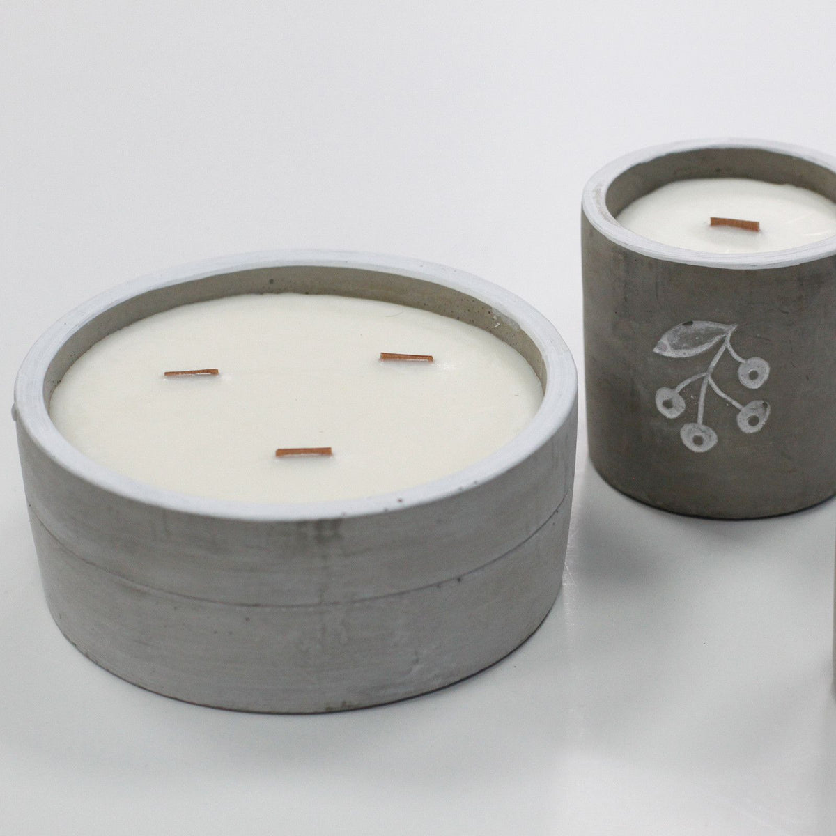 Soleil Vanille – Bougie béton mèche bois, vanille & orange